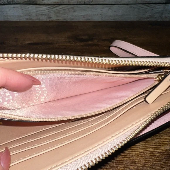 Kate Spade - Powder Pink Wristlet - Picture 6 of 8